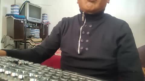 Snapshot of muchachosam chatting on 10.26.25 zenon online show from 10.26.25