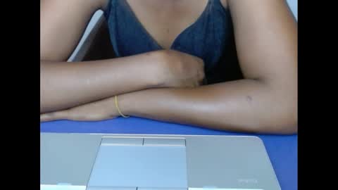 muffinxcream online show from 11.11.25