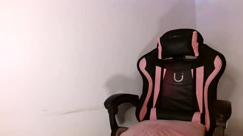 Snapshot of muladefuego chatting on 10.11.25 yuli online show from 10.11.25