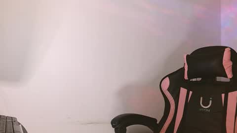 Snapshot of muladefuego chatting on 11.25.25 yuli online show from 11.25.25