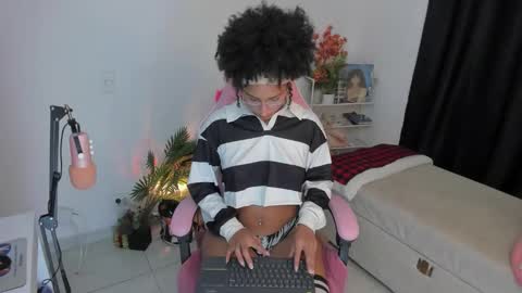 HEY GUYS IF YOU LIKE SEXY SHOW YOU ARE IN THE CORRECT PLACE CU WENESDAY PVT OPEN   TRANSMISSION TIME 5 PM - 10 PM COLOMBIA online show from 02.19.26