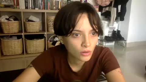 Snapshot of munchi_ chatting on 12.04.24 online show from 12.04.24