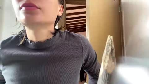 Snapshot of munchi_ chatting on 12.22.24 online show from 12.22.24