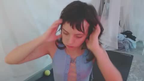 Snapshot of munchi_ chatting on 11.16.25 online show from 11.16.25