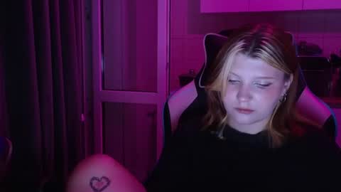 Snapshot of mura_muur chatting on 06.11.26 Milana online show from 06.11.26