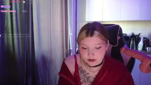 Snapshot of mura_muur chatting on 06.18.26 Milana online show from 06.18.26