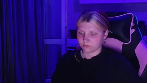 Snapshot of mura_muur chatting on 06.23.26 Milana online show from 06.23.26