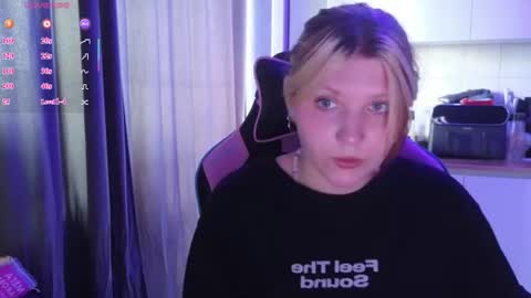 Snapshot of mura_muur chatting on 06.26.26 Milana online show from 06.26.26