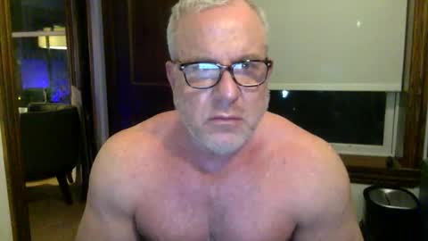 Snapshot of muscl_dad chatting on 04.14.26 Muscl Dad online show from 04.14.26