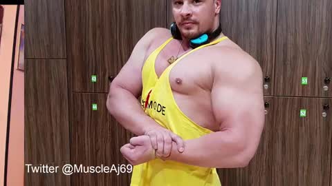 Snapshot of muscleaj69 chatting on 12.14.24 AJ online show from 12.14.24