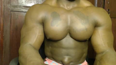 musclegod23 online show from 09.12.25