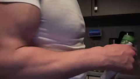 musclehair3 online show from 04.16.26