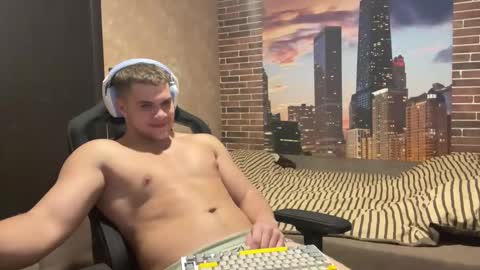 Snapshot of musclephantom chatting on 10.24.25 Egor online show from 10.24.25