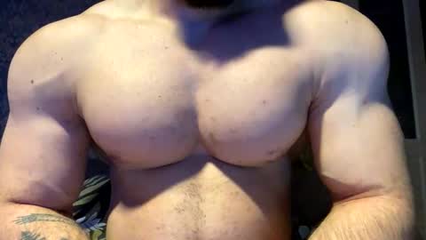 Snapshot of muscularjuggler chatting on 10.03.25 muscularjuggler online show from 10.03.25