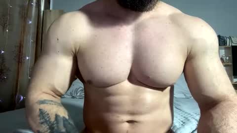 Snapshot of muscularjuggler chatting on 12.04.25 muscularjuggler online show from 12.04.25