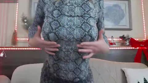 Luna  online show from 12.17.25