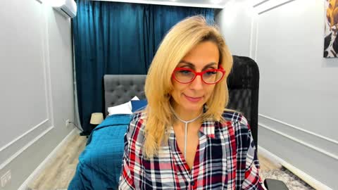 Snapshot of museofstage chatting on 01.15.25 Diana online show from 01.15.25