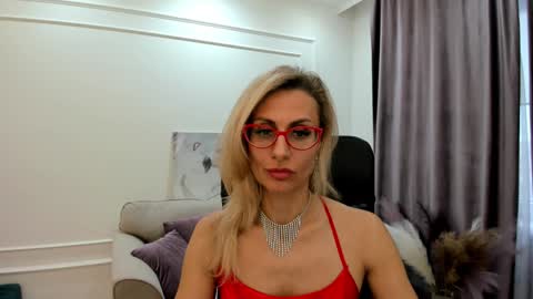 Snapshot of museofstage chatting on 01.16.25 Diana online show from 01.16.25