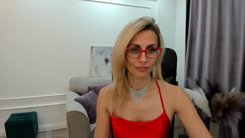 Snapshot of museofstage chatting on 01.16.25 Diana online show from 01.16.25