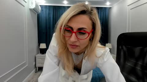 Snapshot of museofstage chatting on 01.24.25 Diana online show from 01.24.25