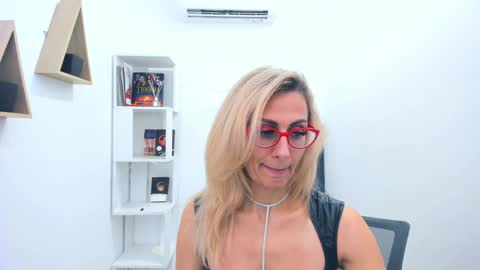 Snapshot of museofstage chatting on 01.26.25 Diana online show from 01.26.25