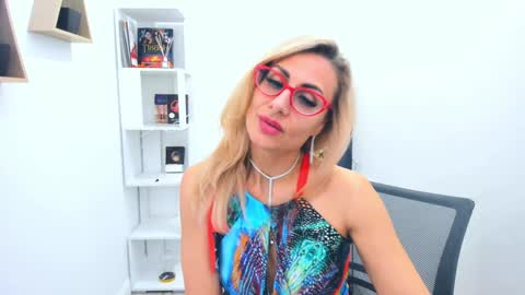 Snapshot of museofstage chatting on 01.26.25 Diana online show from 01.26.25