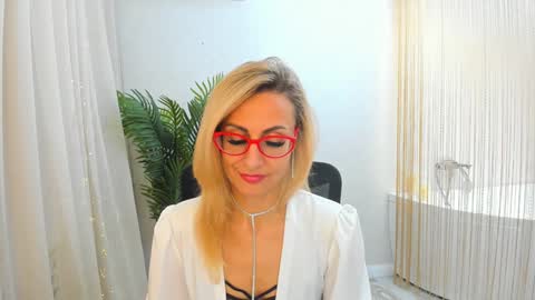 Snapshot of museofstage chatting on 01.27.25 Diana online show from 01.27.25