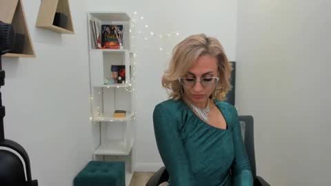 Snapshot of museofstage chatting on 01.30.25 Diana online show from 01.30.25