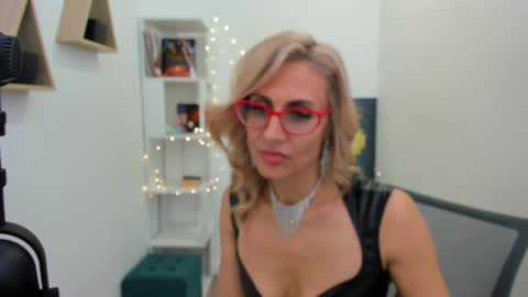 Snapshot of museofstage chatting on 01.30.25 Diana online show from 01.30.25