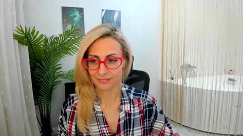 Snapshot of museofstage chatting on 02.24.25 Diana online show from 02.24.25