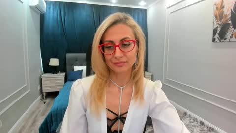 Snapshot of museofstage chatting on 02.26.25 Diana online show from 02.26.25