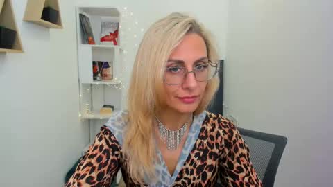 Snapshot of museofstage chatting on 02.27.25 Diana online show from 02.27.25