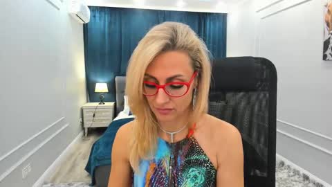 Snapshot of museofstage chatting on 03.03.25 Diana online show from 03.03.25