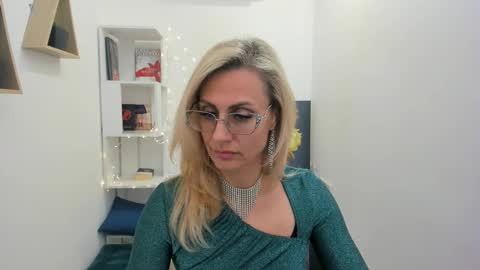 Snapshot of museofstage chatting on 03.05.25 Diana online show from 03.05.25