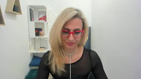 Snapshot of museofstage chatting on 03.05.25 Diana online show from 03.05.25