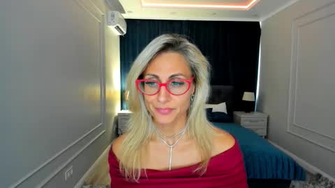 Snapshot of museofstage chatting on 09.18.25 Diana online show from 09.18.25