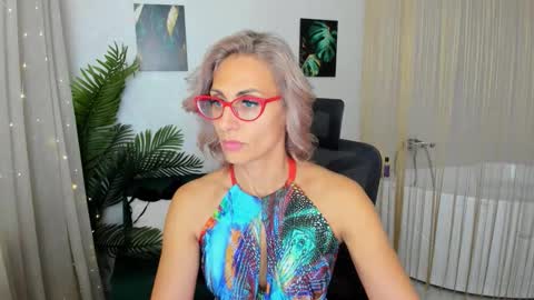 Snapshot of museofstage chatting on 09.19.25 Diana online show from 09.19.25