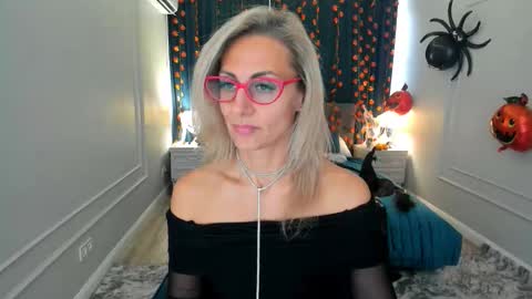 Snapshot of museofstage chatting on 10.10.25 Diana online show from 10.10.25