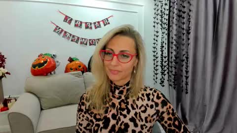 Snapshot of museofstage chatting on 10.19.25 Diana online show from 10.19.25