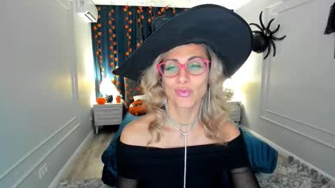 Snapshot of museofstage chatting on 10.31.25 Diana online show from 10.31.25