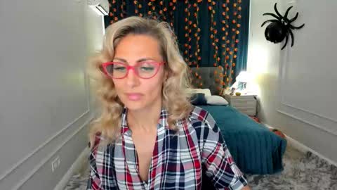 Snapshot of museofstage chatting on 11.07.25 Diana online show from 11.07.25