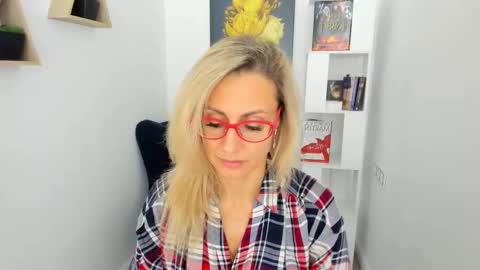 Snapshot of museofstage chatting on 11.23.25 Diana online show from 11.23.25