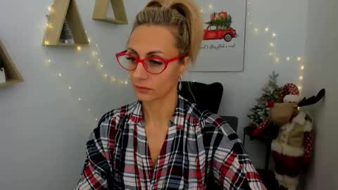 Snapshot of museofstage chatting on 12.15.25 Diana online show from 12.15.25