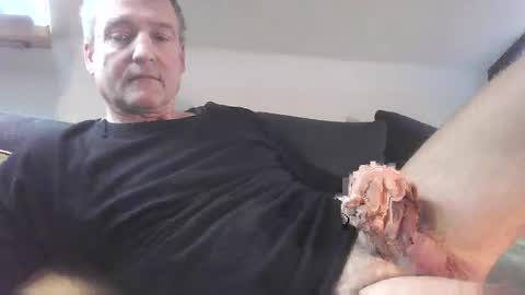 Snapshot of muskauer chatting on 11.10.25 nobuddy online show from 11.10.25