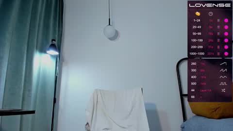 Snapshot of musscle_king chatting on 12.17.25 Artemius online show from 12.17.25