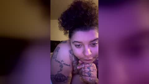 Snapshot of muvatia chatting on 05.26.26 muvatia online show from 05.26.26