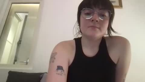 Snapshot of my_kittylily chatting on 02.19.25 Lily online show from 02.19.25