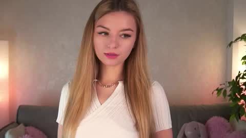 Polly online show from 02.04.26