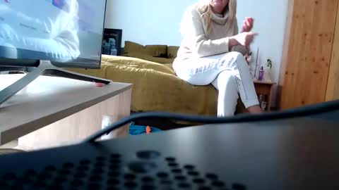 Mia kane online show from 11.25.25