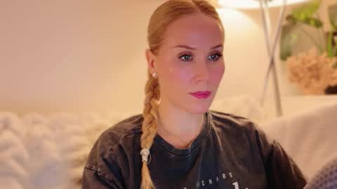 Mya-be Yours P online show from 09.15.25